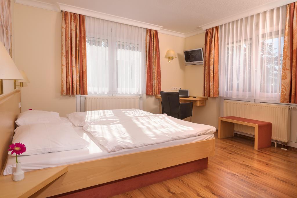 Hotel Heuboden Umkirch Eksteriør bilde