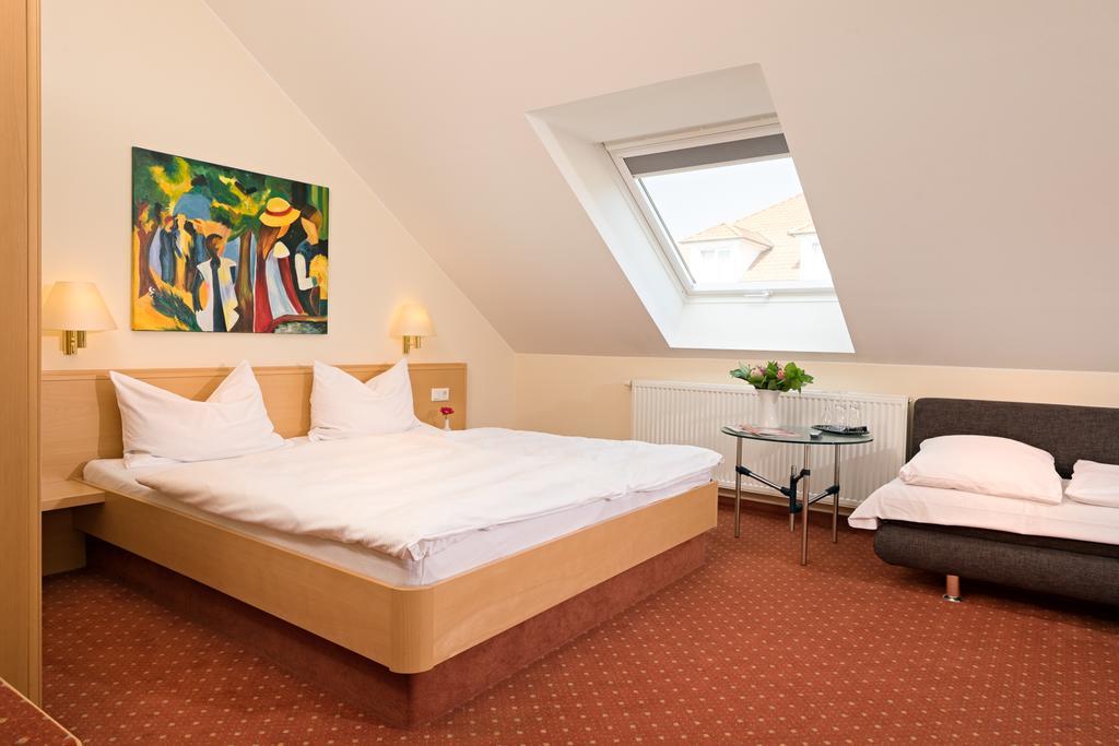 Hotel Heuboden Umkirch Eksteriør bilde